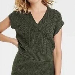 Universal Thread Women's V-Neck Cable Knit Vest - Green